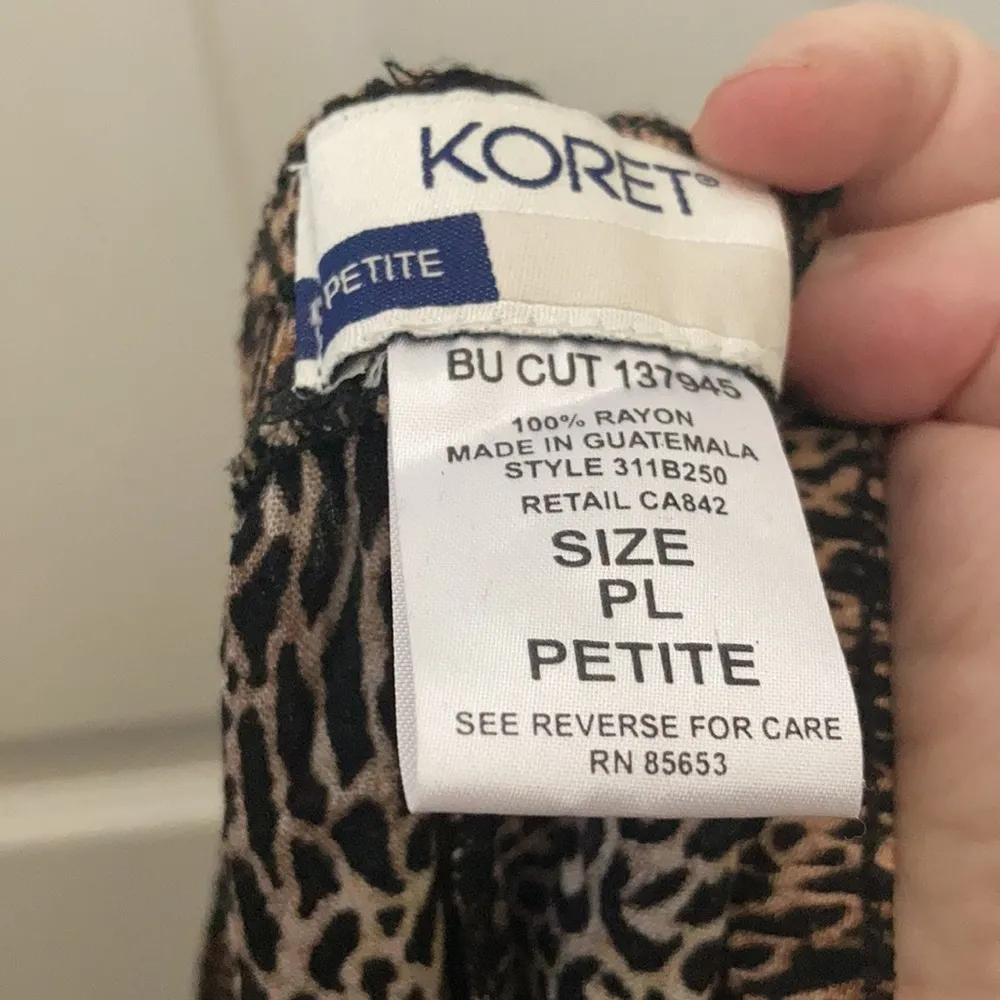 FINAL MARKDOWN Koret animal print slacks large petite Size undefined - Image 4