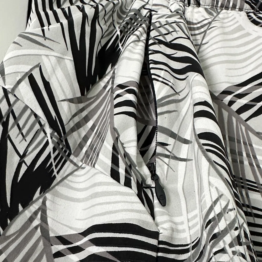 Monochrome Leaf Print Mini Skirt - Image 2