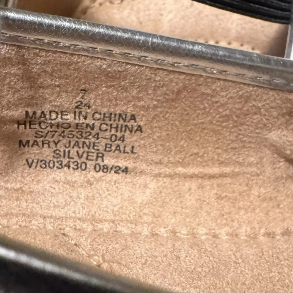 Old Navy Women's Mary Jane  Low Heel Ballet Silver Loafers with Black Strap Sz 7 - Image 10