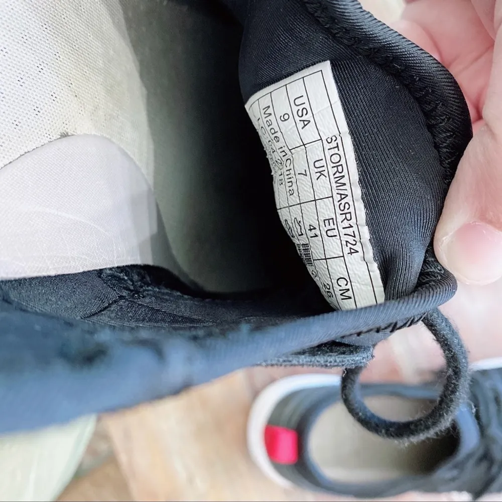 Black Vionic Storm Sneakers Size US 9 - Image 7