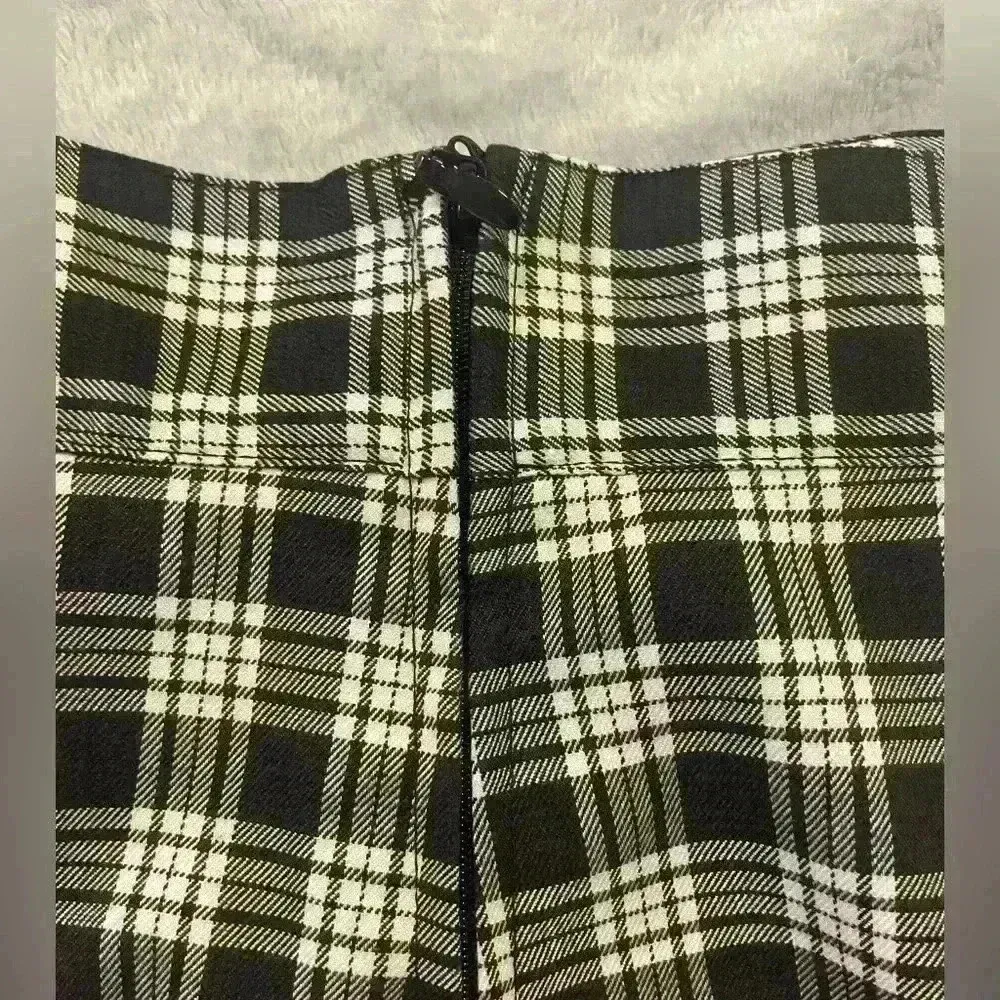 Women’s Plaid H&M Mini Skirt - Image 3