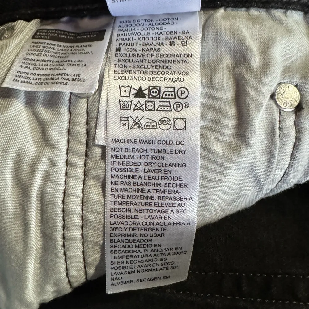 Levi’s 501 Black Distressed High Rise Raw Hem Denim Jean Shorts Size 26 New - Image 8