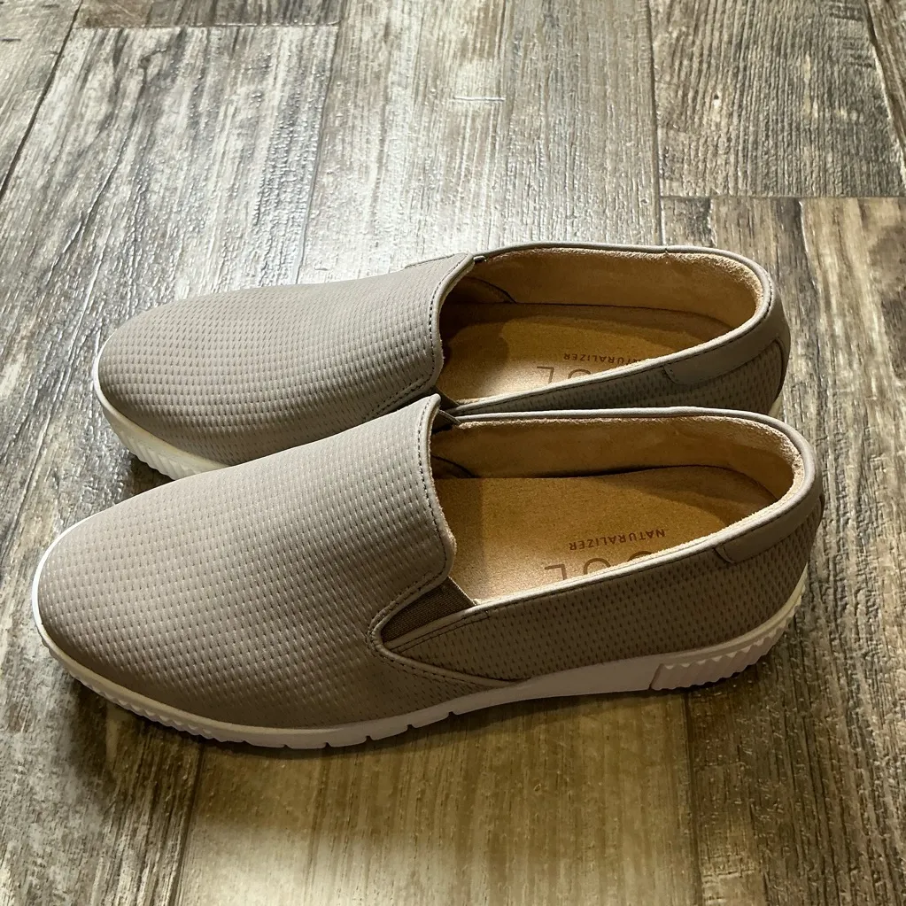 Women’s Tan Slip-On Shoes Size 7 - Image 2