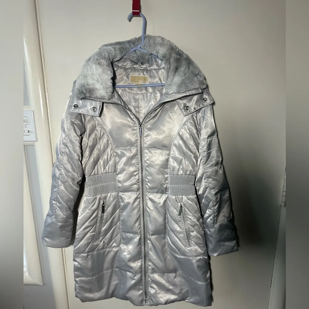 Michael Kors Silver Puffer Coat with Faux Fur Collar - Image 8