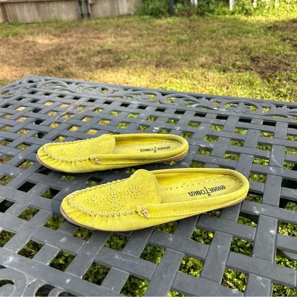 MINNETONKA Suede Leather Slip On Moccasin Loafer Shoes‎ Yellowish Green 9 Women - Image 2