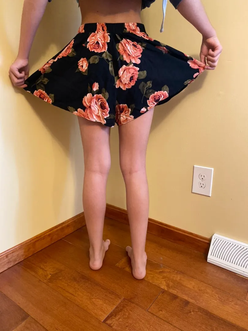 Floral Patterned Flowy Shorts - Image 6