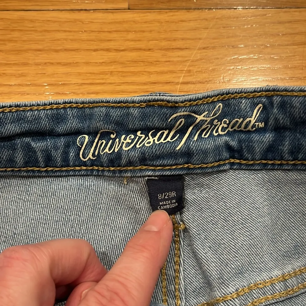 Universal thread high rise shortie jean shorts size 8/29 . - Image 2