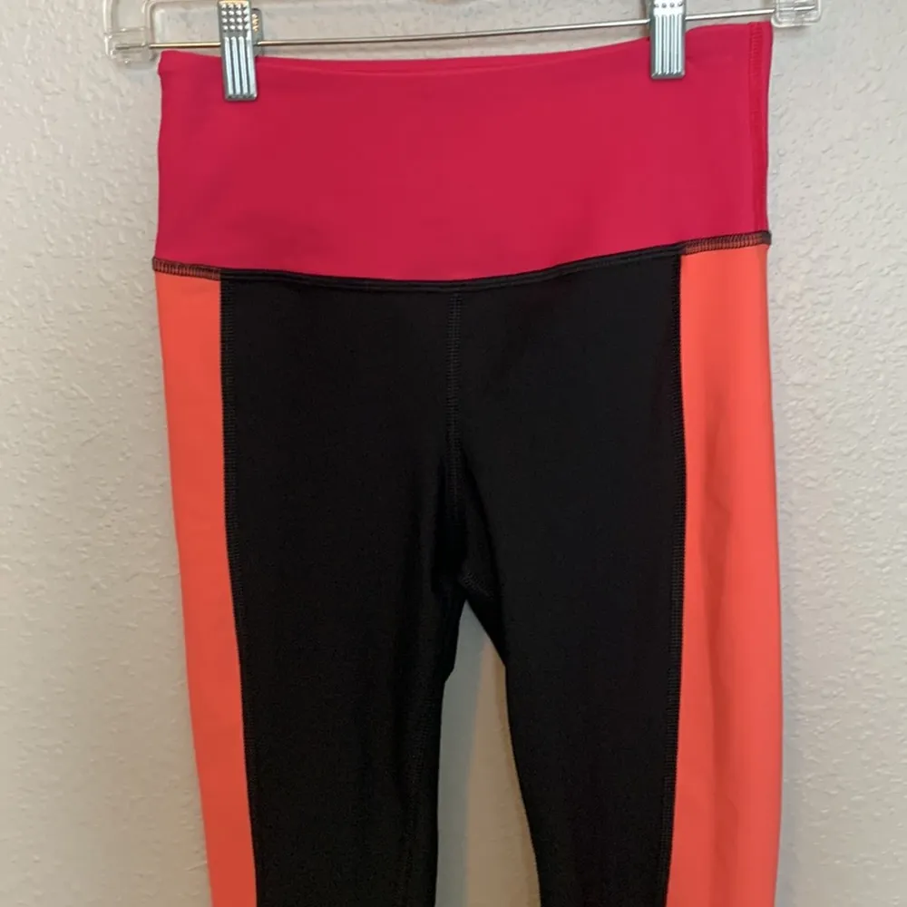Lulus  Colorblock Legging Size Small - Image 3