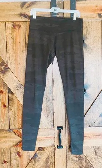 Lululemon camo wunder unders size 8 full length! - Image 5