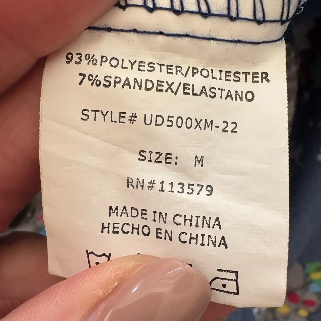 Christmas Scrub Top Gnomes Dogs Holiday Print Women's Medium Nurse Uniform‎ Blue - Image 5