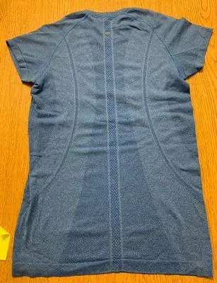 Lululemon top - Image 2