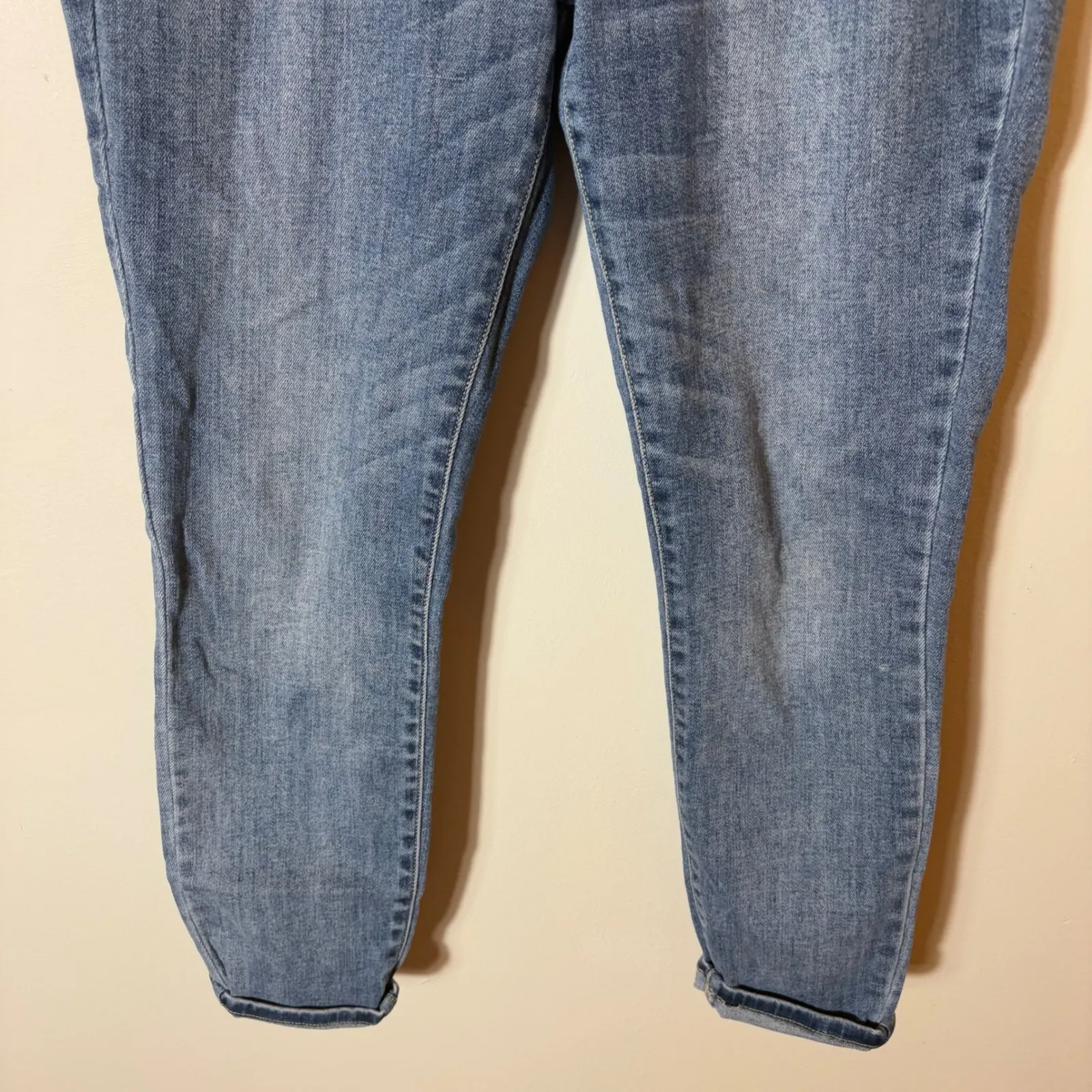 Judy Blue Womens Size 15/32 Light Wash Distressed Denim Skinny‎ Jeans - Image 3