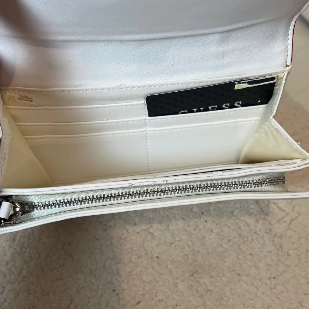 GUESS White Wallet with Colorful Stripes. - Image 6