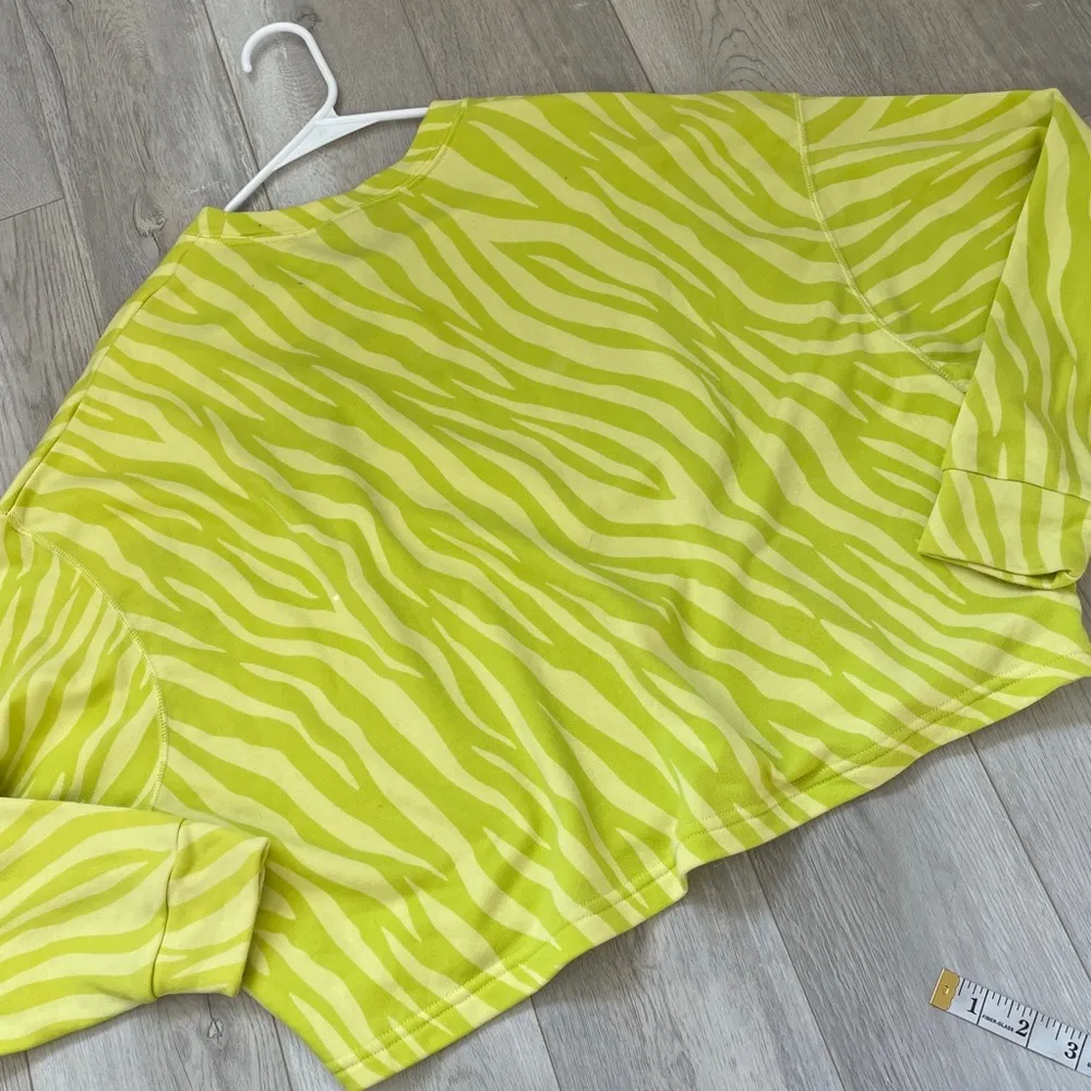 Nike Zebra Sweater womens Yellow (medium) icon clash neon crop athleisure retro - Image 4