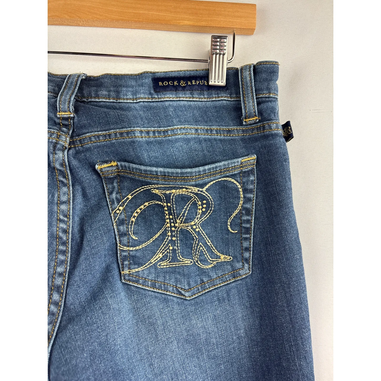 Women’s Rock & Republic Size 8 Dark Blue Skinny Jeans - Image 4