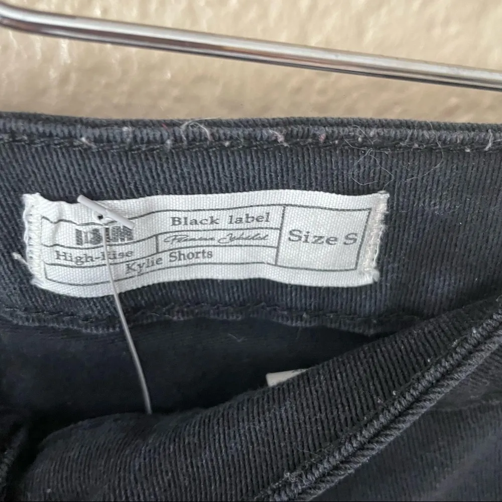 I&M Jean's High Waist Kylie button fly distress shorts - Image 13