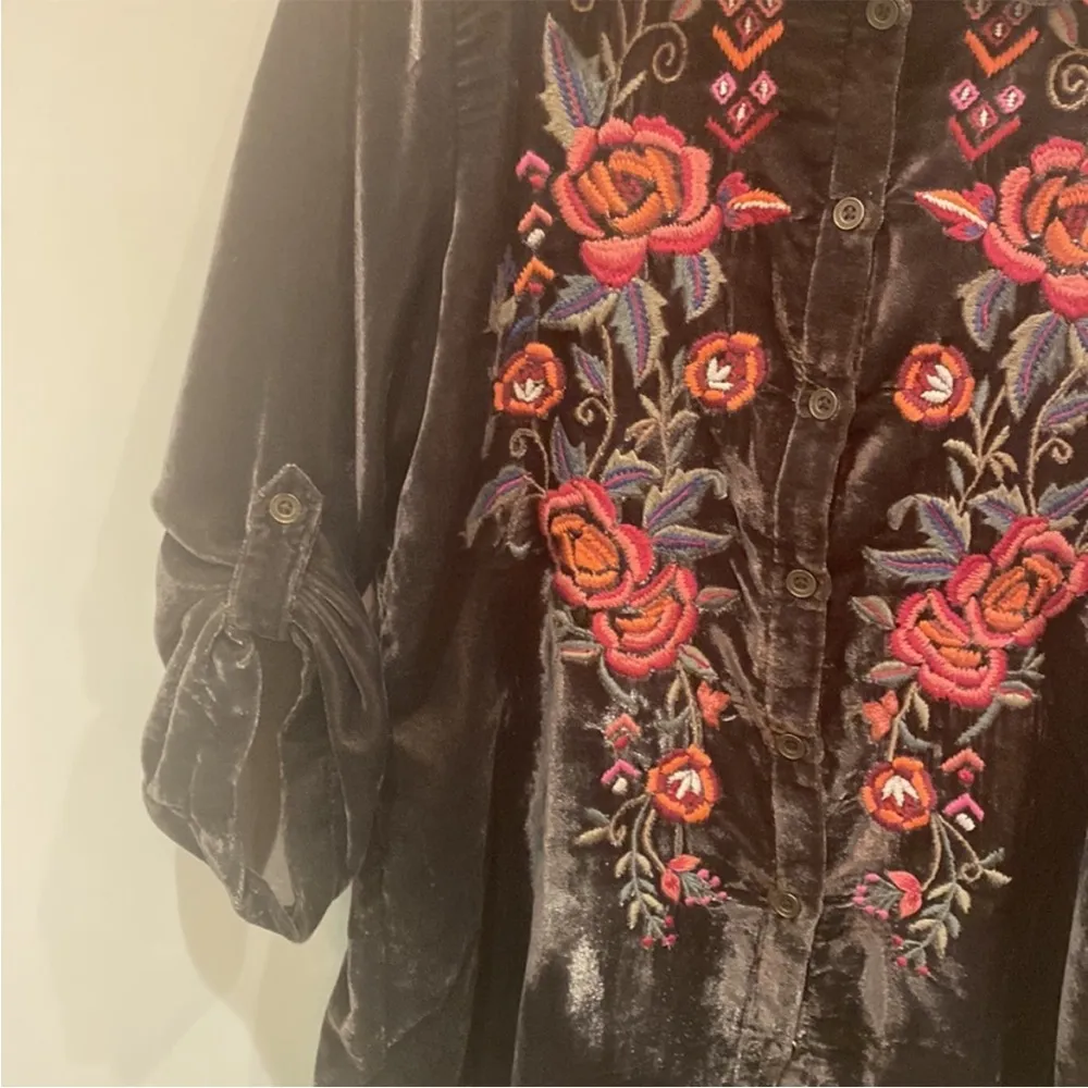 Western Style Kyla Seo Velvet Top with Floral Embroidery Brown Medium - Image 6