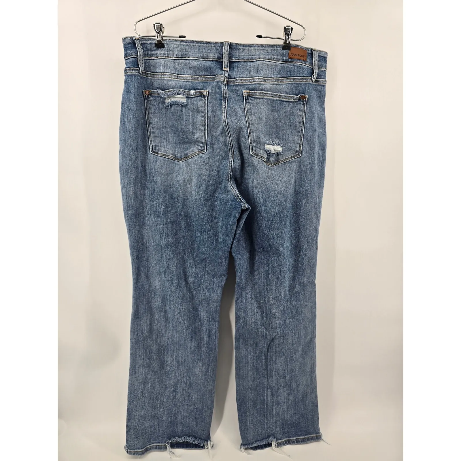 Judy Blue Jeans Women's 20W Straight Fit Distressed Light Wash Cropped Denim - Image 4