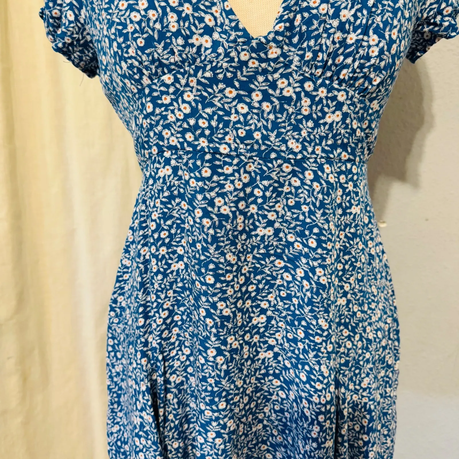 Princess Polly Blue Floral V Neck Mini Dress Short Sleeve Flounce Hem Size 6 - Image 2