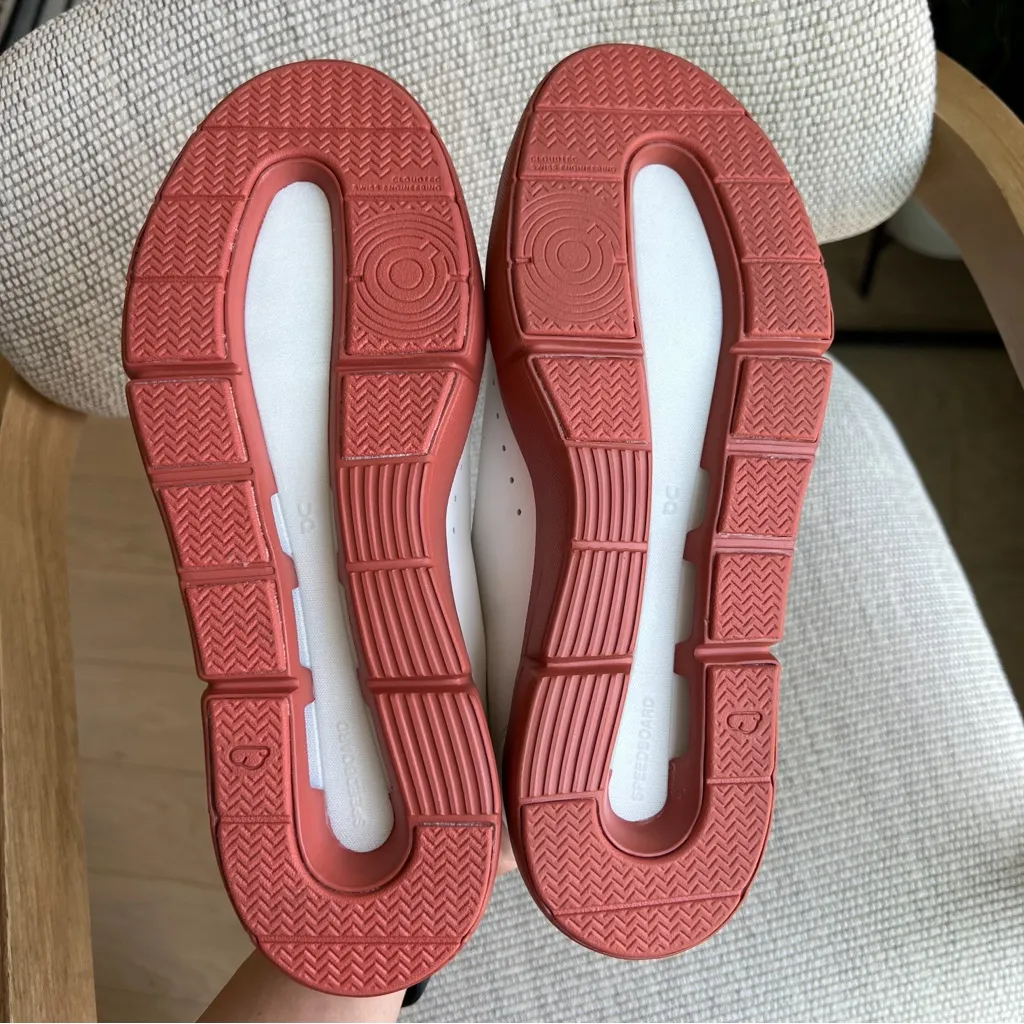 NWOB On Cloud Running The Roger Advantage Sneakers in White / Canyon - Image 5