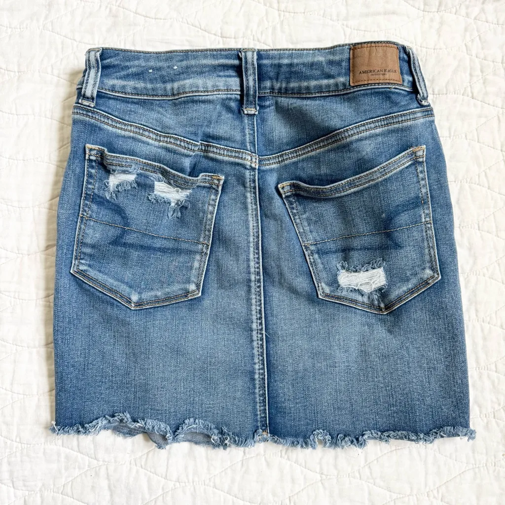 American Eagle Boho Distressed Denim Mini Skirt Size 6 Raw Hem Festival Stretch - Image 4