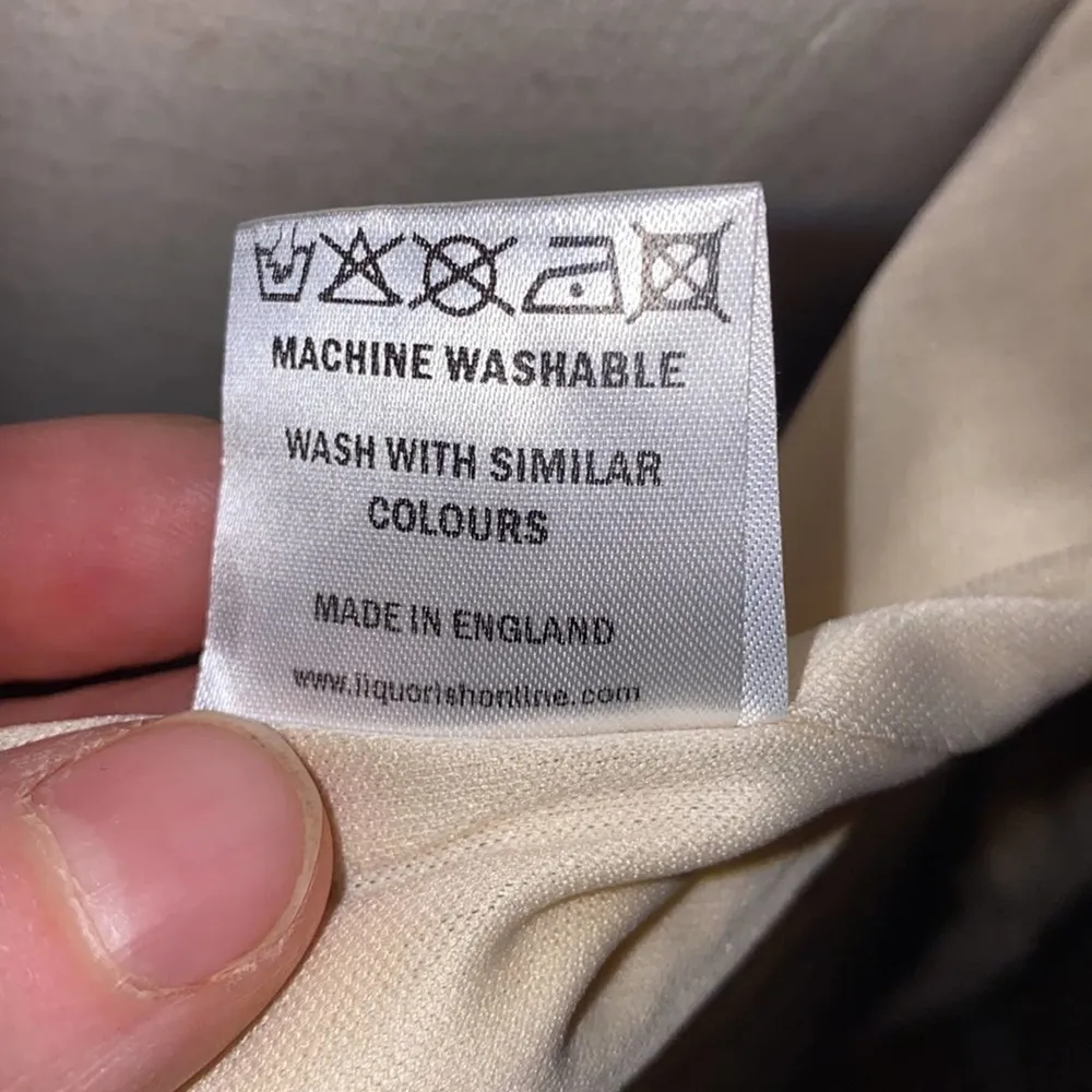 Liquorish Maxi Crinkled Wrap Dress Beige NWT Sz 8 Polyester Short Sleeve - Image 8