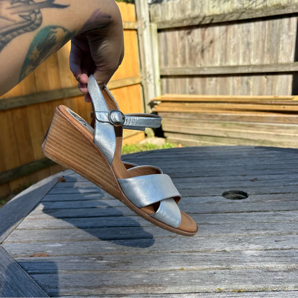 Women’s Sofft‎ Gabella Sandal in silver size 8 - Image 6