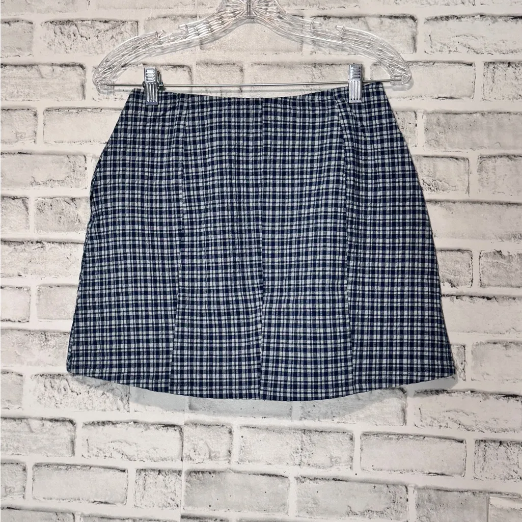 BDG  Checkered Navy and White textured Mini‎ Skirt size small side zip and slit - Image 2