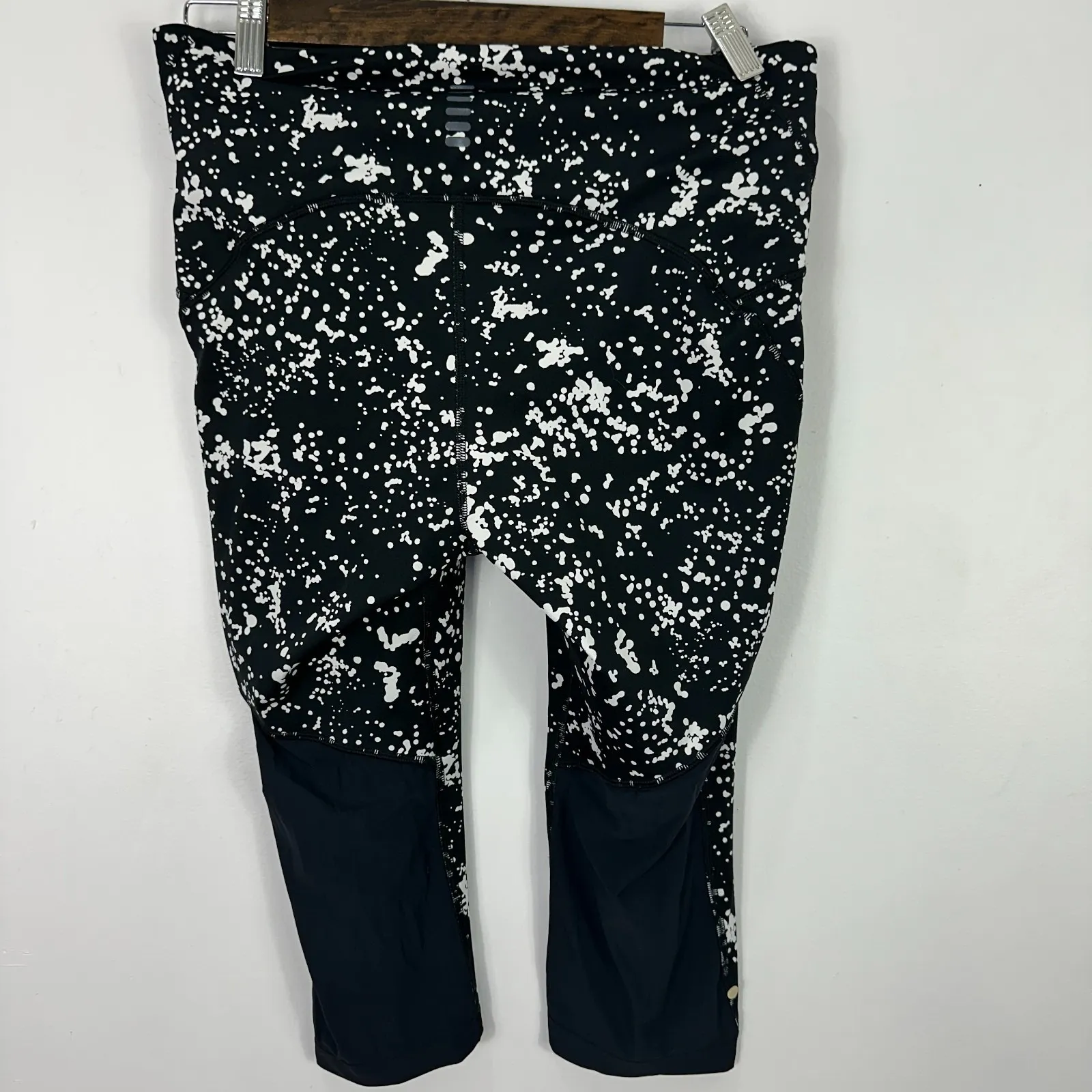 Under‎ Armour HeatGear Compression Leggings Capri L Black White Splatter Y2K Gym - Image 3
