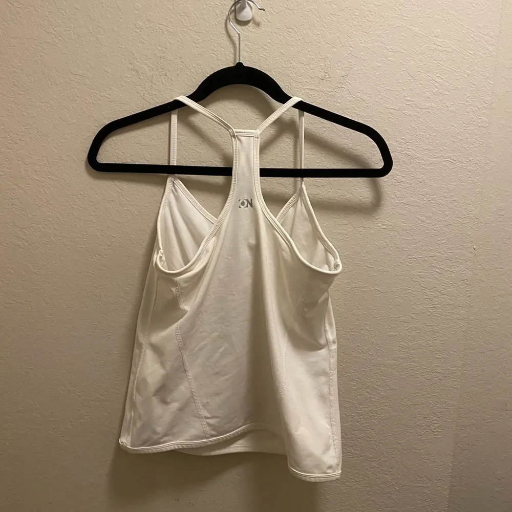 White Old Navy workout shirt - Image 8