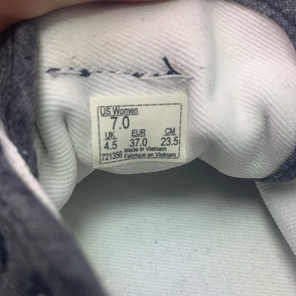 Vans Off The Wall Sneakers 
Women'sGray Cloth Shoes Lace Up Low‎ Top Size 7 - Image 11