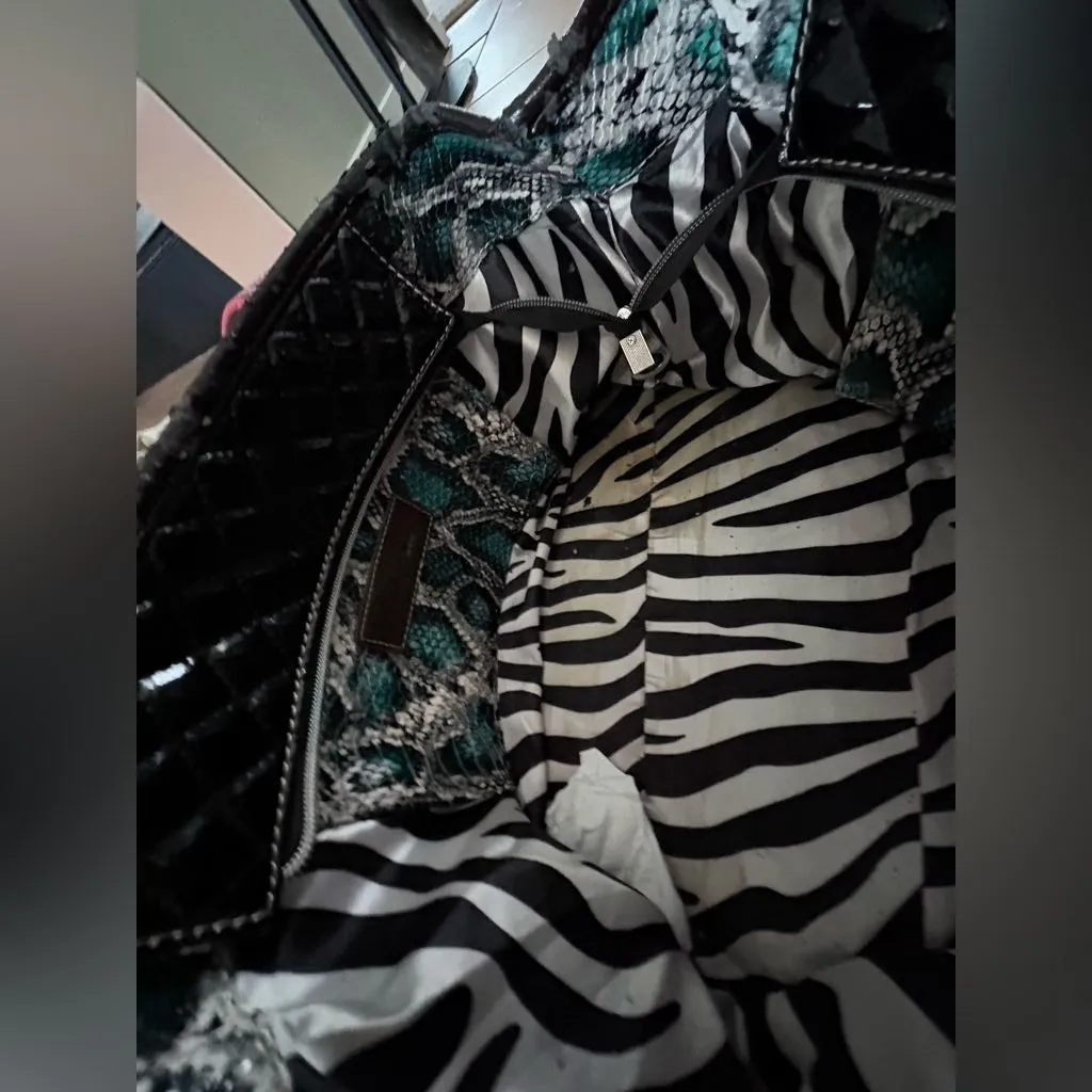 Black Quilted Women's Bag with Multiple Styles and Extra Compartments - Image 7