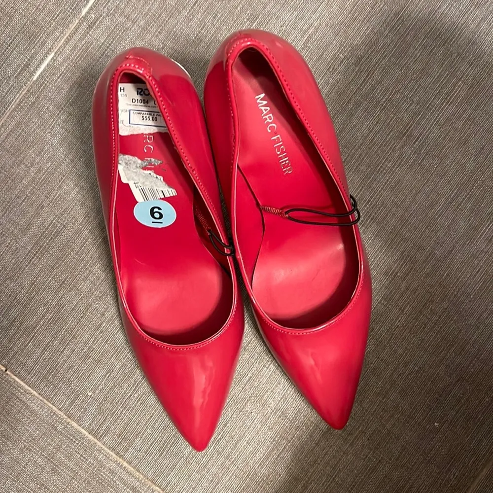 New Marc Fisher Red Patent Leather Stilletto Pointed Toe Pumps w silver accent - Image 3