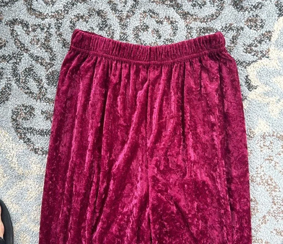 Vintage Bentley Crushed Velvet Two Piece Lounge Set Maroon Medium - Image 8