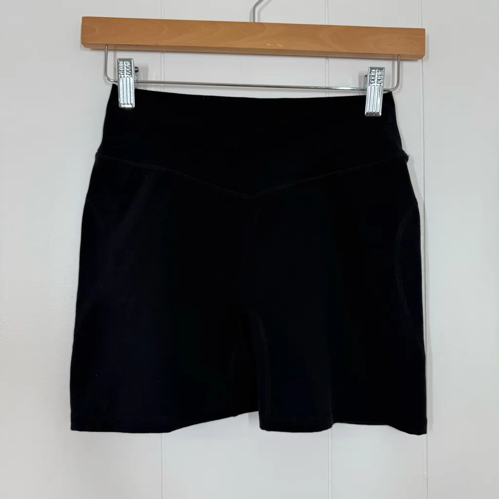 Alphalete Black Wrap Waist Bike Shorts - Image 2
