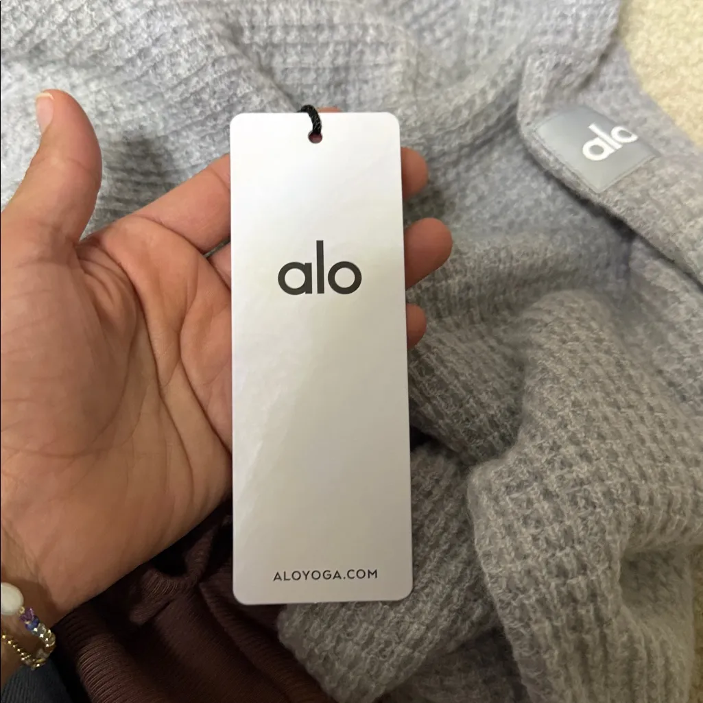 ALO Yoga cashmere plush waffle full zip hoodie  color athletic heather - Image 8