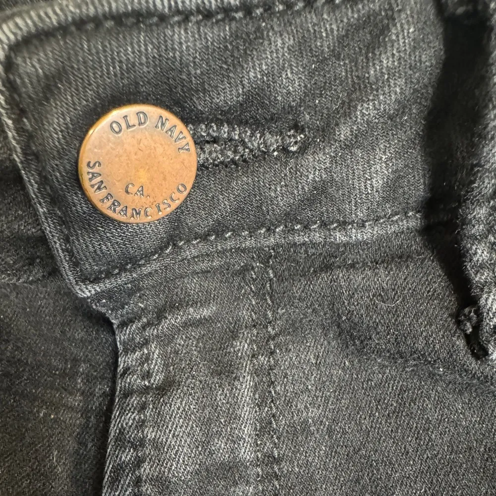 Old Navy Mid Rise Rockstar Jeans Black Wash Size 8P - Image 11