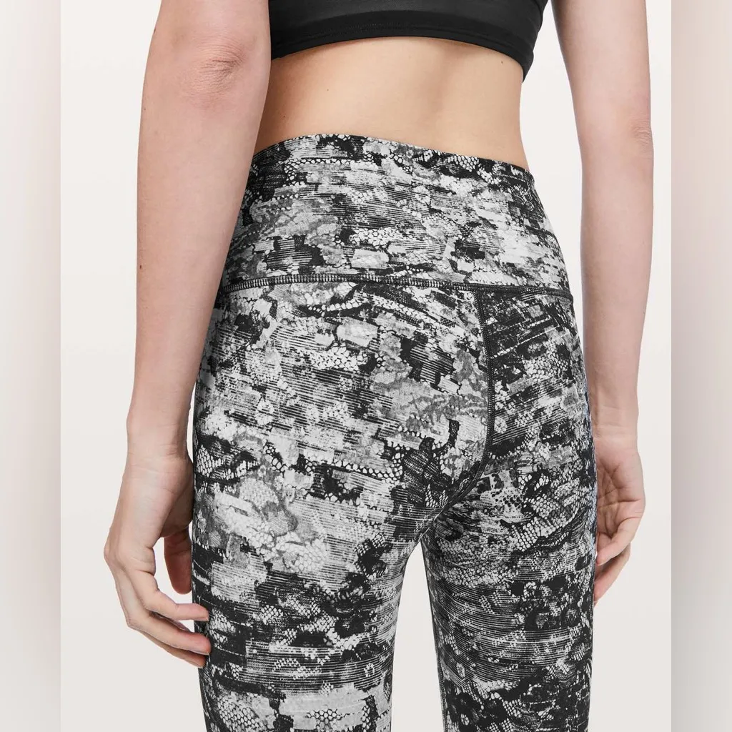 NWOT Wunder Under High-Rise 7/8 Tight 25" in Masked Lace Starlight Black - Image 3