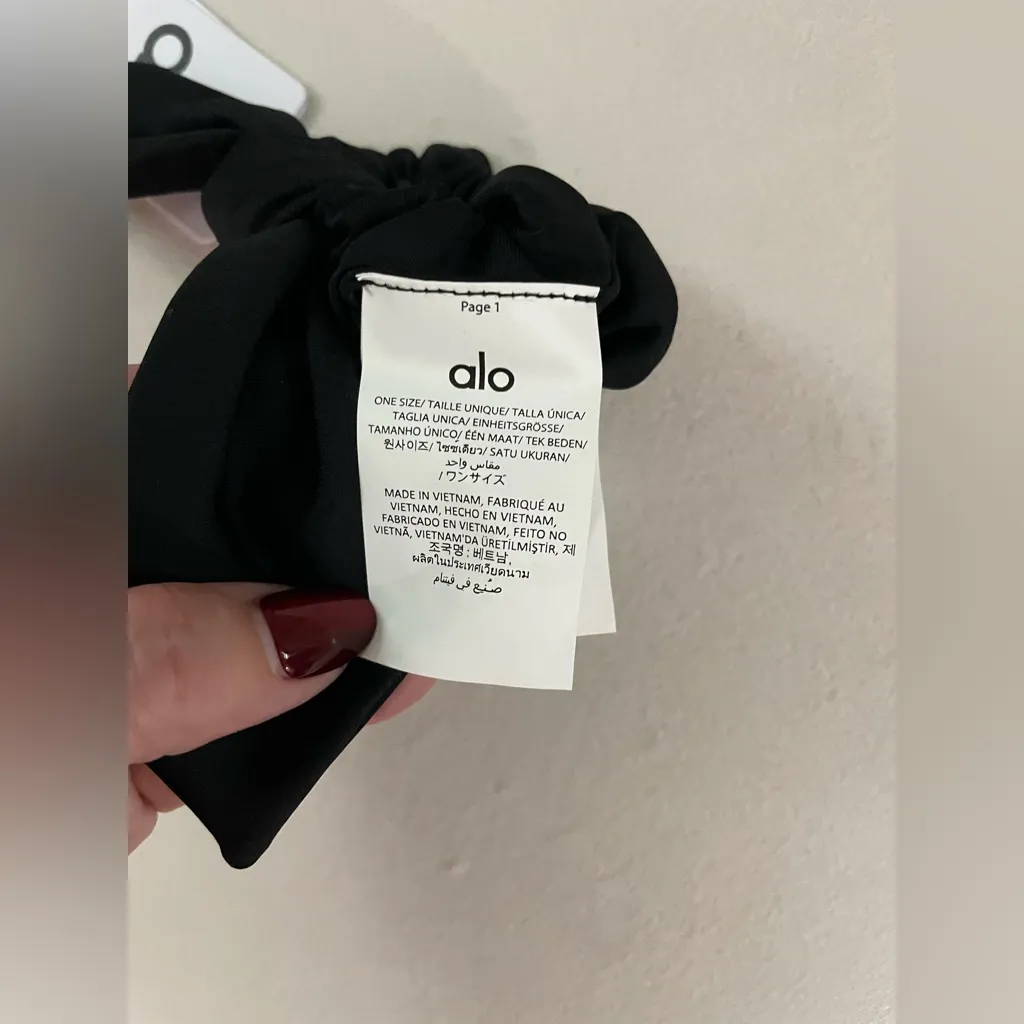 ALO Yoga NWT Airlift Rhythm Scrunchie Elegant Black Hair Accessories - Image 9