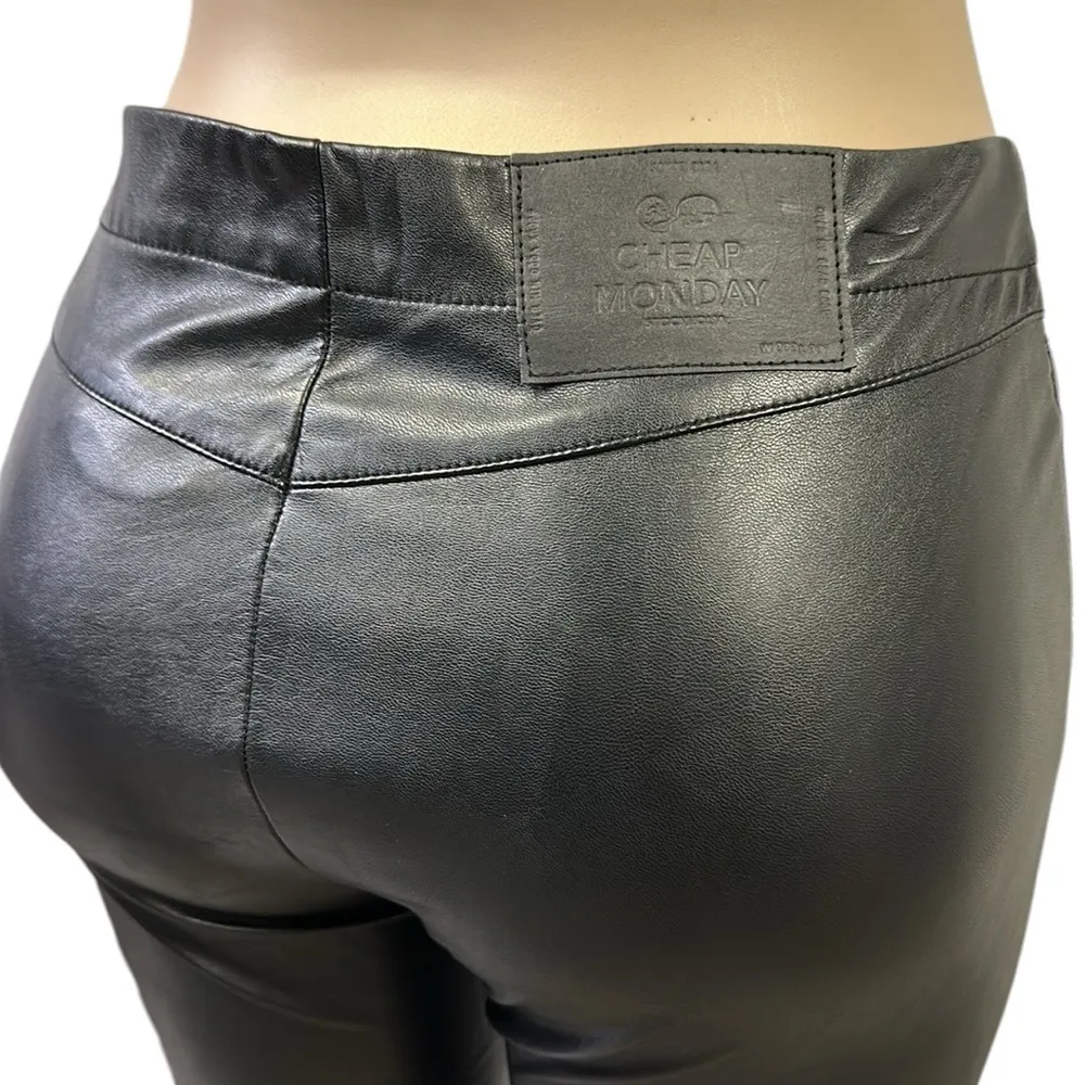 Cheap Monday Black Faux Leather Double Hook Zipper Front Crop Pants Womens Small - Image 6