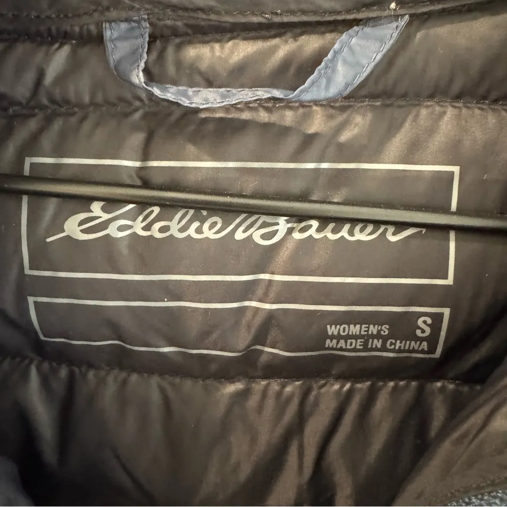 Eddie Bauer Women's CirrusLite Hooded Down Puffer Jacket Navy Small - Image 2