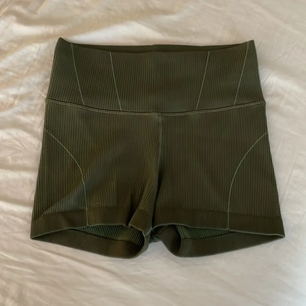 OFFLINE by Aerie Seamless Corset 2” Bike Shorts in Festive Olive Green Size M - Image 6
