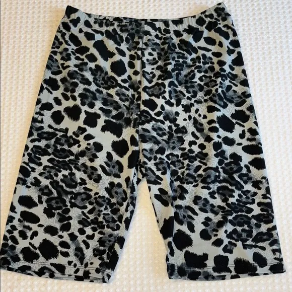 NEW! Leopard Print Women’s Bike Shorts Size LARGE Gray Black - Image 1