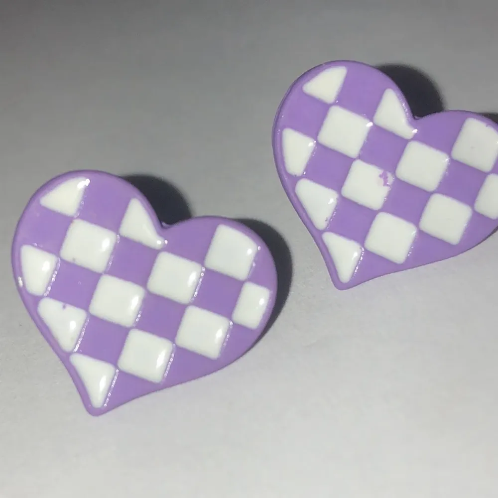 Purple and White Checkered Heart Earrings - Image 2
