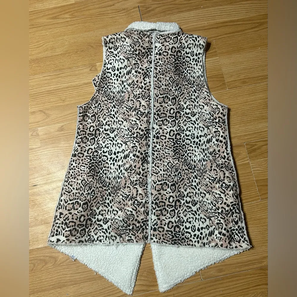 Ladies LulaRoe cheetah print cozy lined ladies med - Image 3