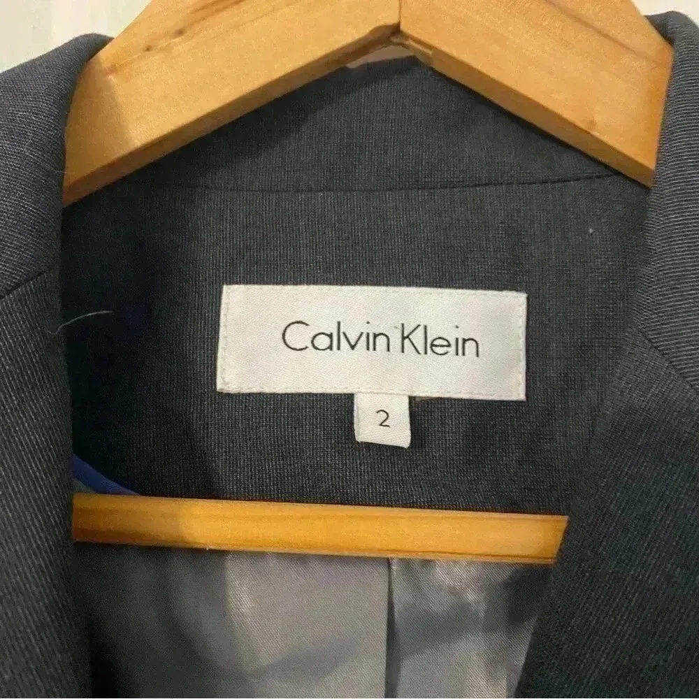 Calvin Klein Navy Blue Short‎ Singe Button Blazer Jacket size 2 - Image 3