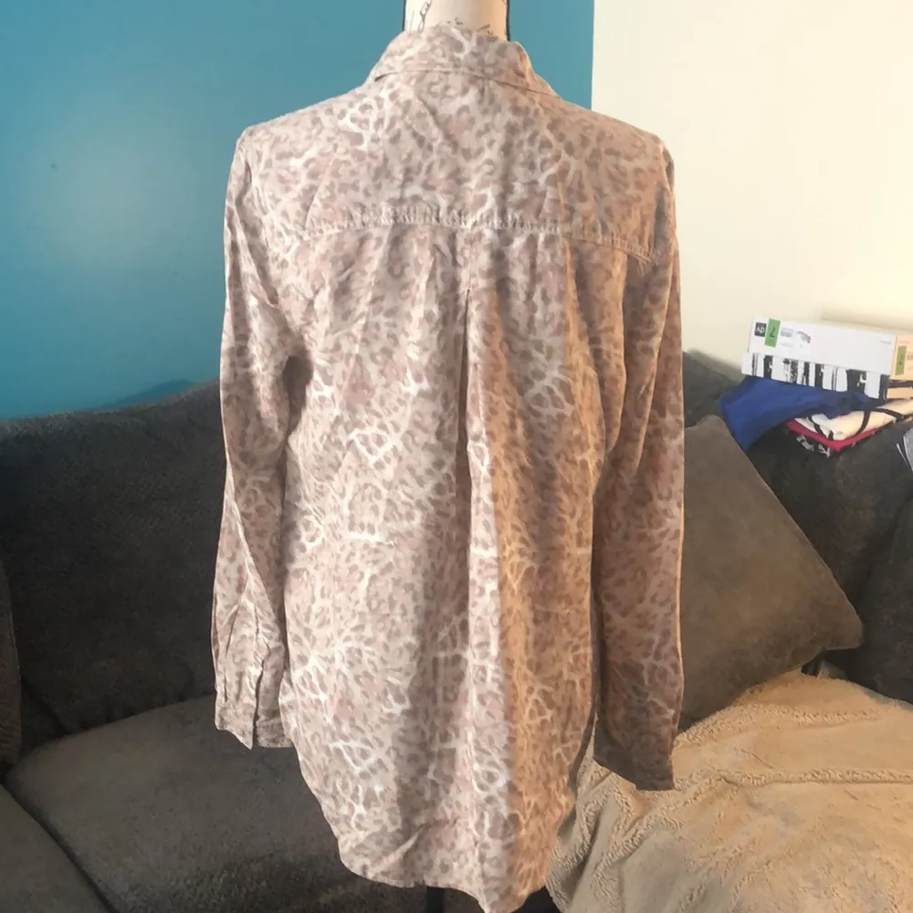 LAST CHANCE 🎉 4 for $20 💄 BeachLunchLounge Button Down Shirt, size Small - Image 7