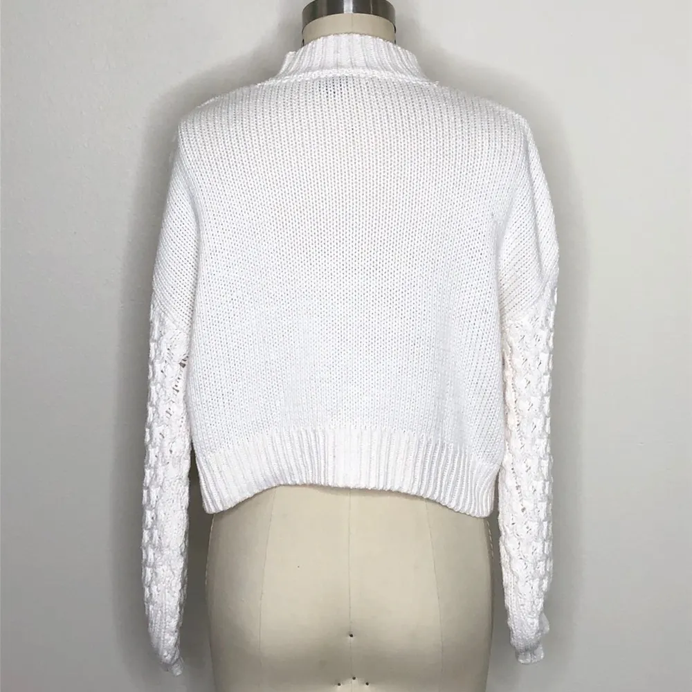 Forever 21 White Chunky Knit Cropped Sweater Size Medium - Image 2