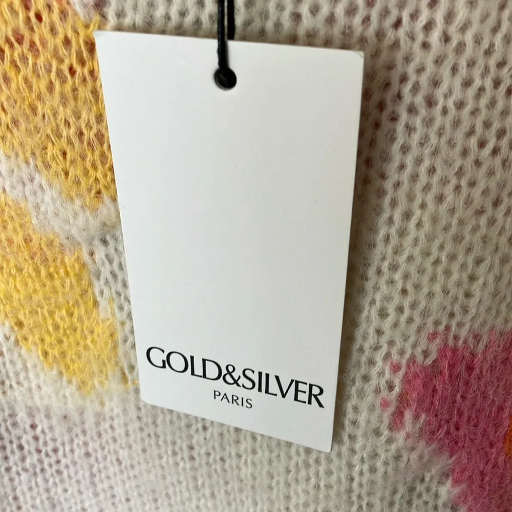 Gold & Silver: Pink & Green Crew Neck Floral Design Sweater - Image 3