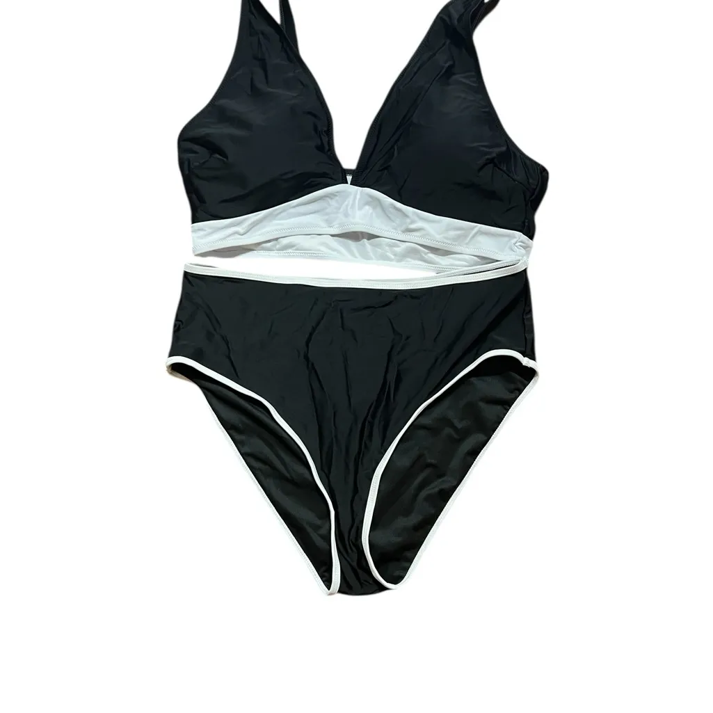 Elegant Black and White Bikini - Image 3